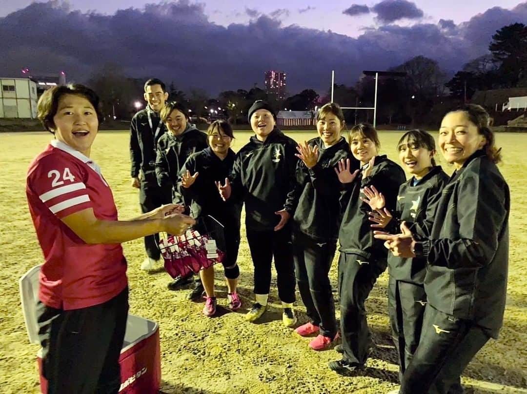 中村知春のインスタグラム：「ファイト一発💪‼️ ナナイロプリズム福岡にファイトを届けました🔥🔥練習前後の栄養摂取、健康管理にチームで活用させていただきます🏉  久留米も寒い日々が続きますがハートは熱く❤️  私のハードワークの秘訣は 「リポビタンD ショットfor sports」です。激しい練習前のスイッチにしています。  #PR #リポビタンforsports  #サポートアスリート  #womensrugby」