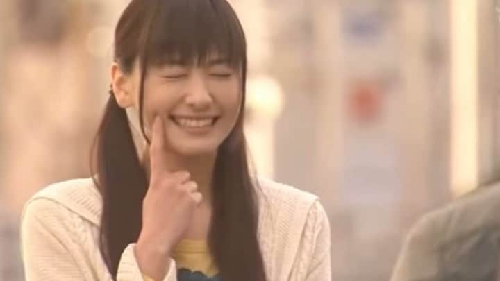 新垣結衣　ファンアカウントのインスタグラム：「スマイルのBGMって凄い感情移入してしまう💭  大好きなシーン。 . . . #新垣結衣 #ガッキー #aragakiyui #yuiaragaki #新垣結衣好きな人と繋がりたい  #松本潤 #スマイル  #instagram #instalike #instagood #instalove #instacool #instacute #instapic #instamovies #instagrammars #instafollow . . .」