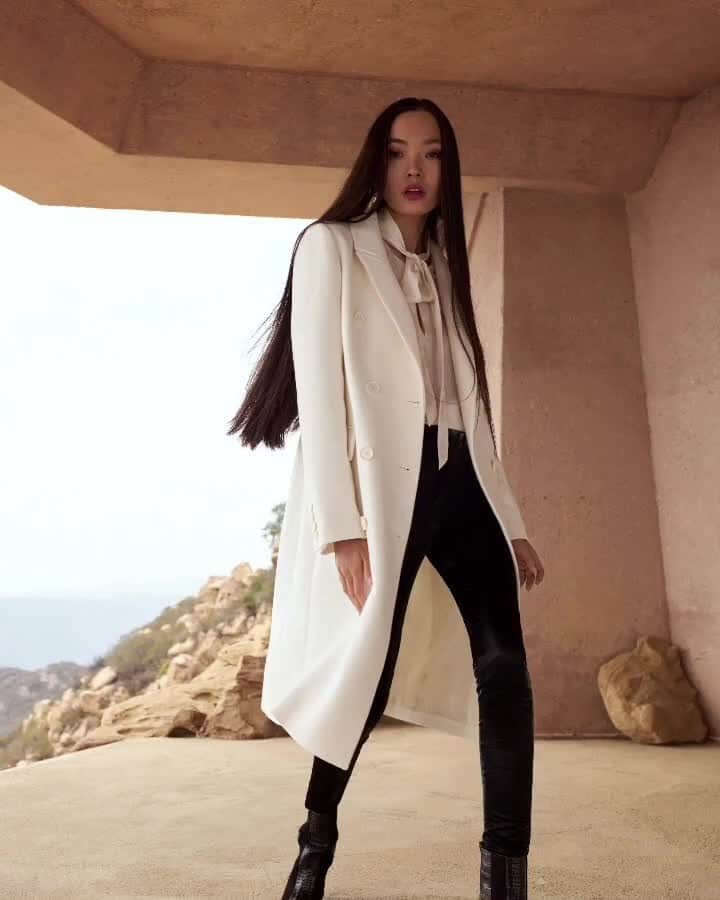 BCBGマックスアズリアのインスタグラム：「Take up to an extra 50% off outerwear and all sale items! It's time to get that coat you've been craving. Link in stories #BCBGMAXAZRIA」