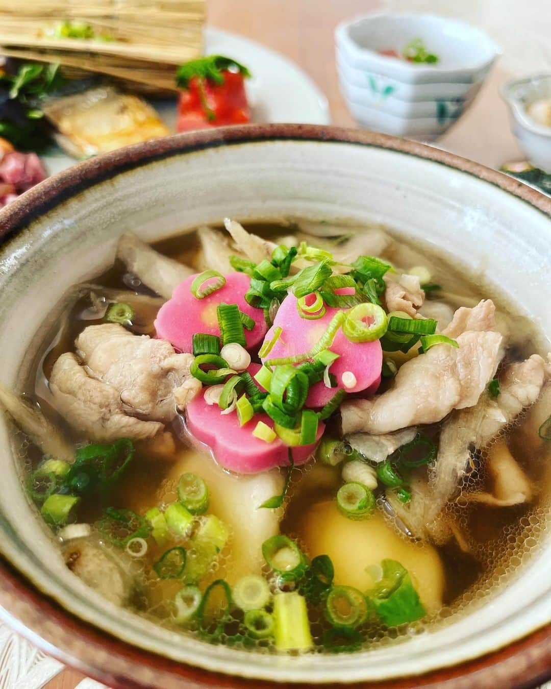 金村義明さんのインスタグラム写真 - (金村義明Instagram)「和朝食！ 益子焼きの皿や，丼や，コーヒーカップ！ 頂き物の素材がいいから ホテルや旅館の朝飯とは、比べ物にならないくらい，超劇うま 豚と牛蒡のすいとん！ 超劇うま，朝から食べ過ぎたから，昼抜かなあかん！」1月15日 10時11分 - yoshiaki_kanemura