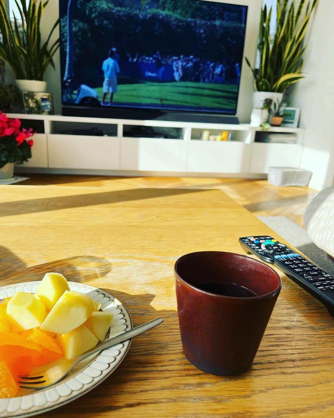 金村義明さんのインスタグラム写真 - (金村義明Instagram)「和朝食！ 益子焼きの皿や，丼や，コーヒーカップ！ 頂き物の素材がいいから ホテルや旅館の朝飯とは、比べ物にならないくらい，超劇うま 豚と牛蒡のすいとん！ 超劇うま，朝から食べ過ぎたから，昼抜かなあかん！」1月15日 10時11分 - yoshiaki_kanemura