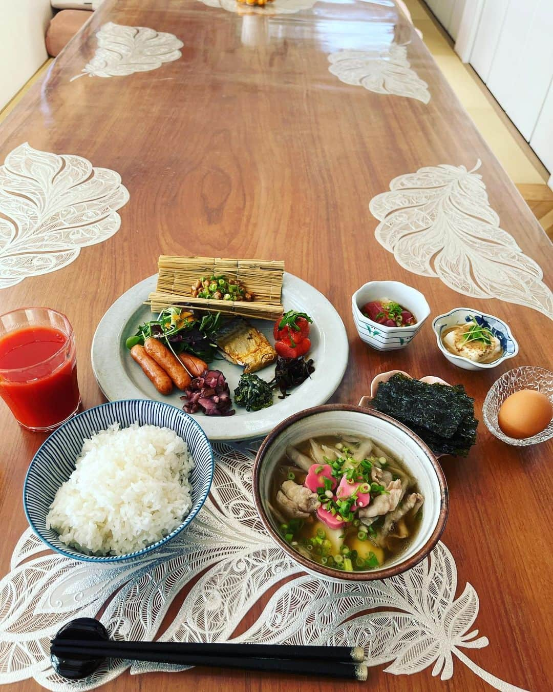 金村義明さんのインスタグラム写真 - (金村義明Instagram)「和朝食！ 益子焼きの皿や，丼や，コーヒーカップ！ 頂き物の素材がいいから ホテルや旅館の朝飯とは、比べ物にならないくらい，超劇うま 豚と牛蒡のすいとん！ 超劇うま，朝から食べ過ぎたから，昼抜かなあかん！」1月15日 10時11分 - yoshiaki_kanemura