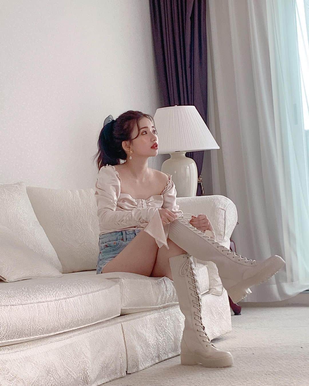 南りほのインスタグラム：「最近写真あんまり撮らなくなって あと撮っても情報解禁前でupできなかったり🤦🏼‍♀️ だからスタイルブックのオフショットでも載せるね👶🏼💛 痩せてるなぁ、今太ったなぁって写真見ながら昨日ジム行ってきた🏃🏻‍♀️」