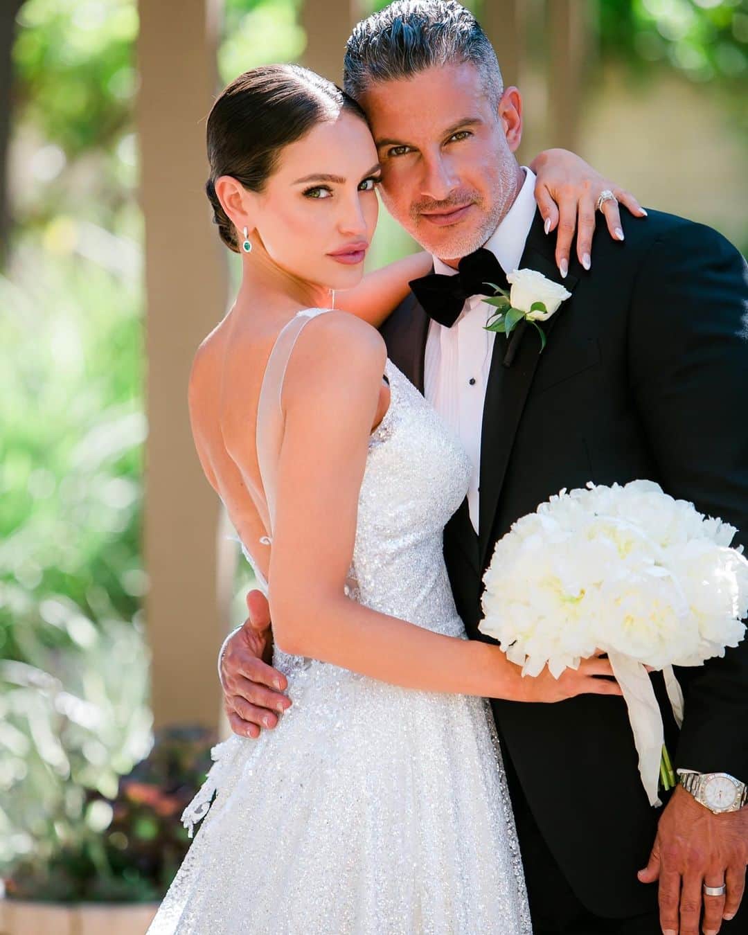 ジャクリン・スウェッドバーグのインスタグラム：「Hi guys! 2021 was a busy but wonderful year, still enjoying a somewhat social media hiatus but wanted to share some moments and memories! Starting with our Covid delayed wedding party in June. Technically, our one year anniversary party. ❤️」