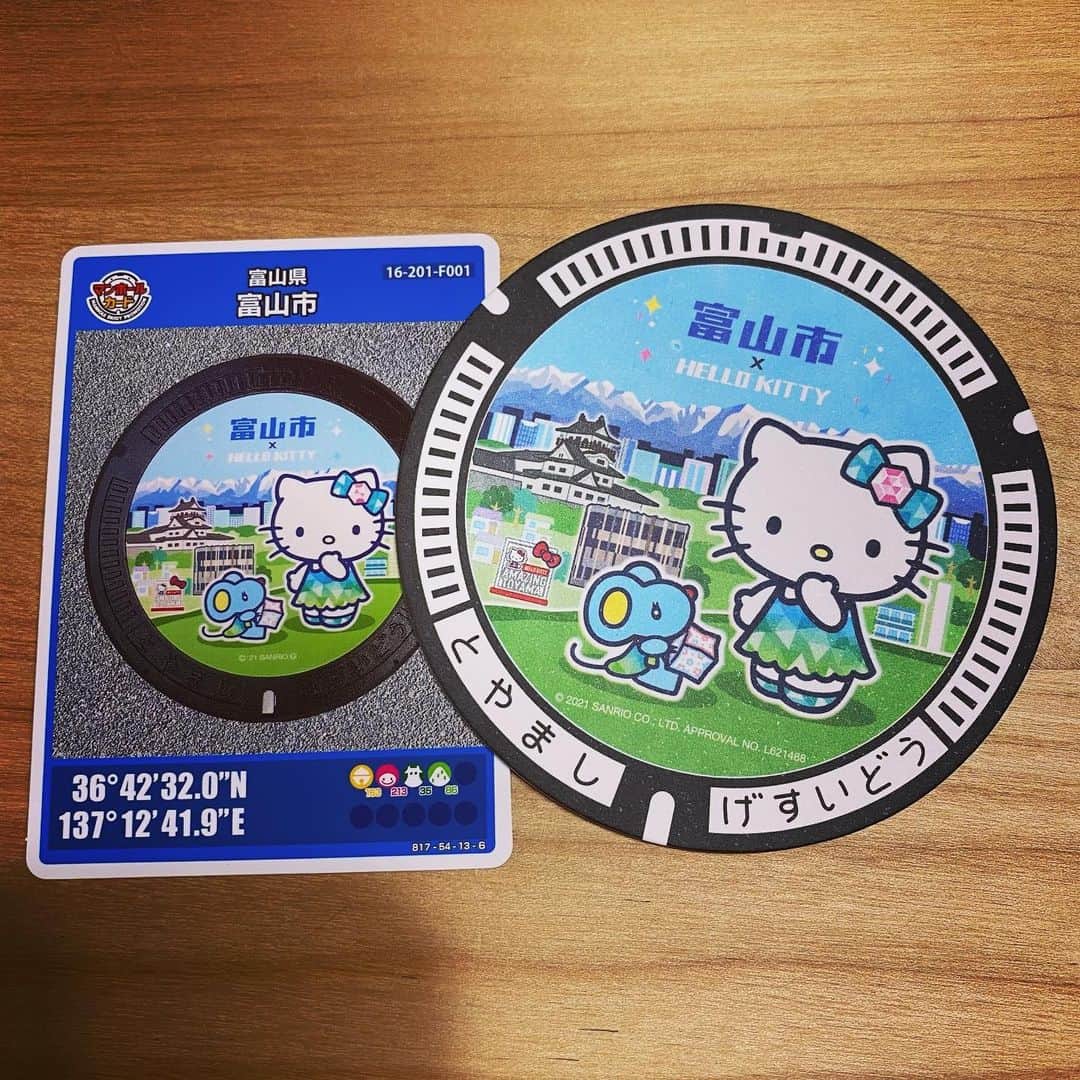 堀池真緒のインスタグラム：「今日から配布のキティちゃんマンホールカード&コースター😍🎀✨ゲットしてきた〜💗💗かわいいっ♥️  #マンホールカード #富山市 #キティちゃん #ハローキティ #hellokitty #富山 #toyama」