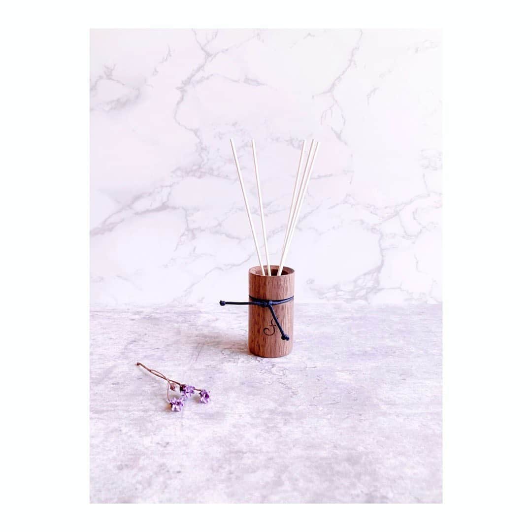 宮本笑里のインスタグラム：「お初の香り  #lunaroja #diffuser #fueguia1833」