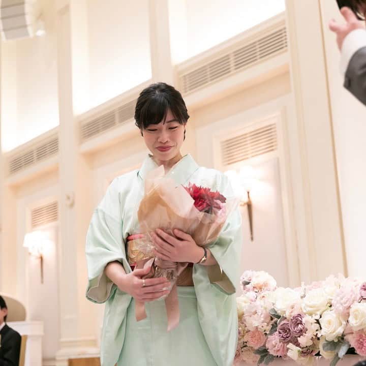 小田飛鳥のインスタグラム：「昨日iPhoneを変えまして、写真のチェックとかしてたら弟の結婚式の写真が……私泣き過ぎて、弟の同級生たちから名前のコールをされたんだったわ🤣 義理妹ちゃんが世界一綺麗でカワイイ🥺💕」