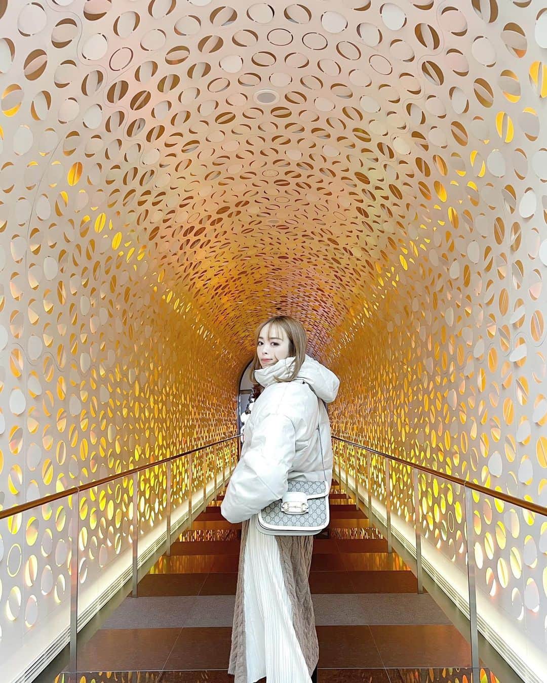 のインスタグラム：「また行ってみたい場所の一つ♡  NYに来たような景色を味わえた夕方のチェックイン✨  ぼーっと その夕日を見てコーヒー飲んで幸せだった💕  みいつか行ってみたいなー♡」