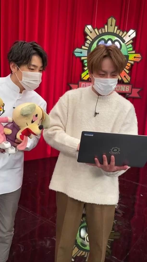 GENERATIONS高校TVのインスタグラム：「目指せ2万2022RT！ 生放送このあと9時からです！ こちらのサイン入りジェネ犬をプレゼント🎁 隼はジェネ犬を黒髪に塗ってくれたようです👀」
