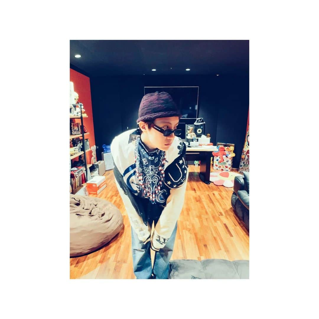 J-HOPEさんのインスタグラム写真 - (J-HOPEInstagram)「Old school #outfit」1月15日 20時58分 - uarmyhope