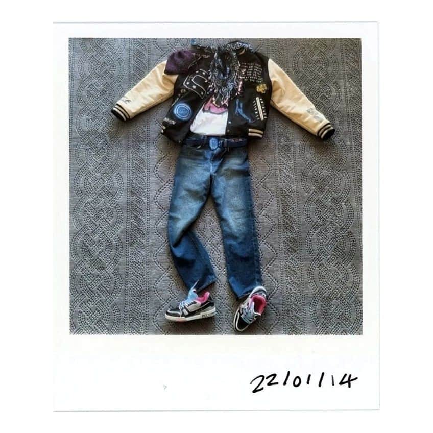 J-HOPEさんのインスタグラム写真 - (J-HOPEInstagram)「Old school #outfit」1月15日 20時58分 - uarmyhope