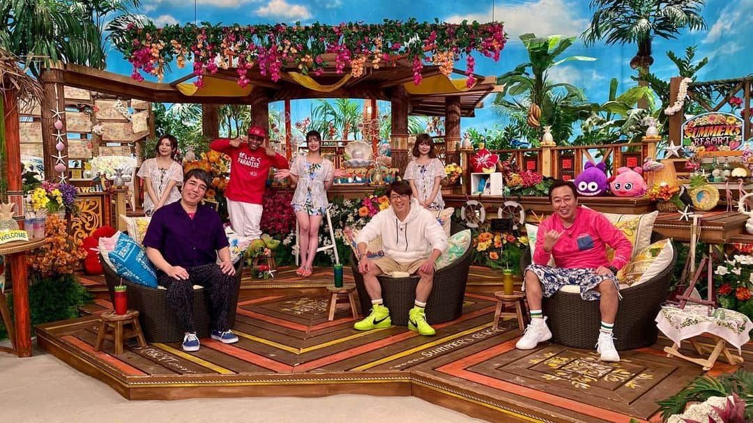 TBS「世界さまぁ～リゾート」さんのインスタグラム写真 - (TBS「世界さまぁ～リゾート」Instagram)「今日深夜0時からの放送は🙌💕 🏖さまぁ〜ず&小木ハワイおすすめBEST3🏖 ビッグウェーブが楽しめるビーチに🌊🐬 やっぱり大好きな超王道ホテル🌺✨ 絶品フルーツが楽しめる農園まで🍌🥭 たっぷりとご紹介！💁‍♀️💓 ゲストは小木博明さんです🤓🌾 ぜひご覧ください〜 ✨👀✨  #世界さまぁーリゾート #さまリゾ #さまりぞ #summerresort #さまぁーず #三村マサカズ #大竹一樹 #小木博明 #ハワイ #世界」1月15日 16時13分 - sekaisummer