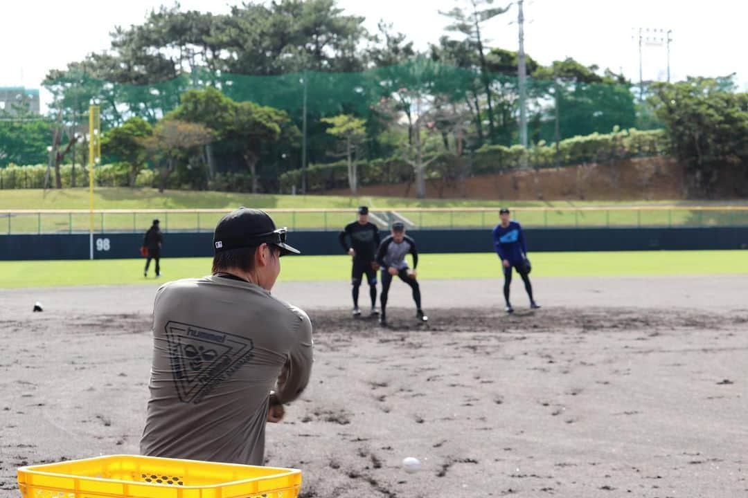 阪神タイガースさんのインスタグラム写真 - (阪神タイガースInstagram)「梅野選手、岩崎投手、大山選手、小川投手、小野寺選手がDeNA山本選手との沖縄での合同自主トレを公開しました！ファンの皆様にメッセージも^ ^  #梅野隆太郎 選手　#岩崎優 選手 #大山悠輔 選手 #小川一平 選手 #小野寺暖 選手 #山本祐大 選手 #横浜denaベイスターズ  #自主トレ公開 #阪神タイガース #イチにカケル ！」1月15日 16時51分 - hanshintigers_official