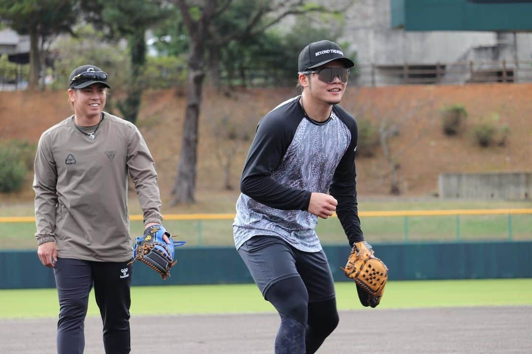 阪神タイガースさんのインスタグラム写真 - (阪神タイガースInstagram)「梅野選手、岩崎投手、大山選手、小川投手、小野寺選手がDeNA山本選手との沖縄での合同自主トレを公開しました！ファンの皆様にメッセージも^ ^  #梅野隆太郎 選手　#岩崎優 選手 #大山悠輔 選手 #小川一平 選手 #小野寺暖 選手 #山本祐大 選手 #横浜denaベイスターズ  #自主トレ公開 #阪神タイガース #イチにカケル ！」1月15日 16時51分 - hanshintigers_official