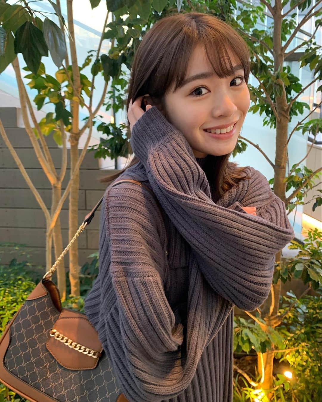 のインスタグラム：「最近ずっと眠くて困ってる、成長期だと思う  OP @grl_official  bag @sheinofficial #ノーマルカメラ」