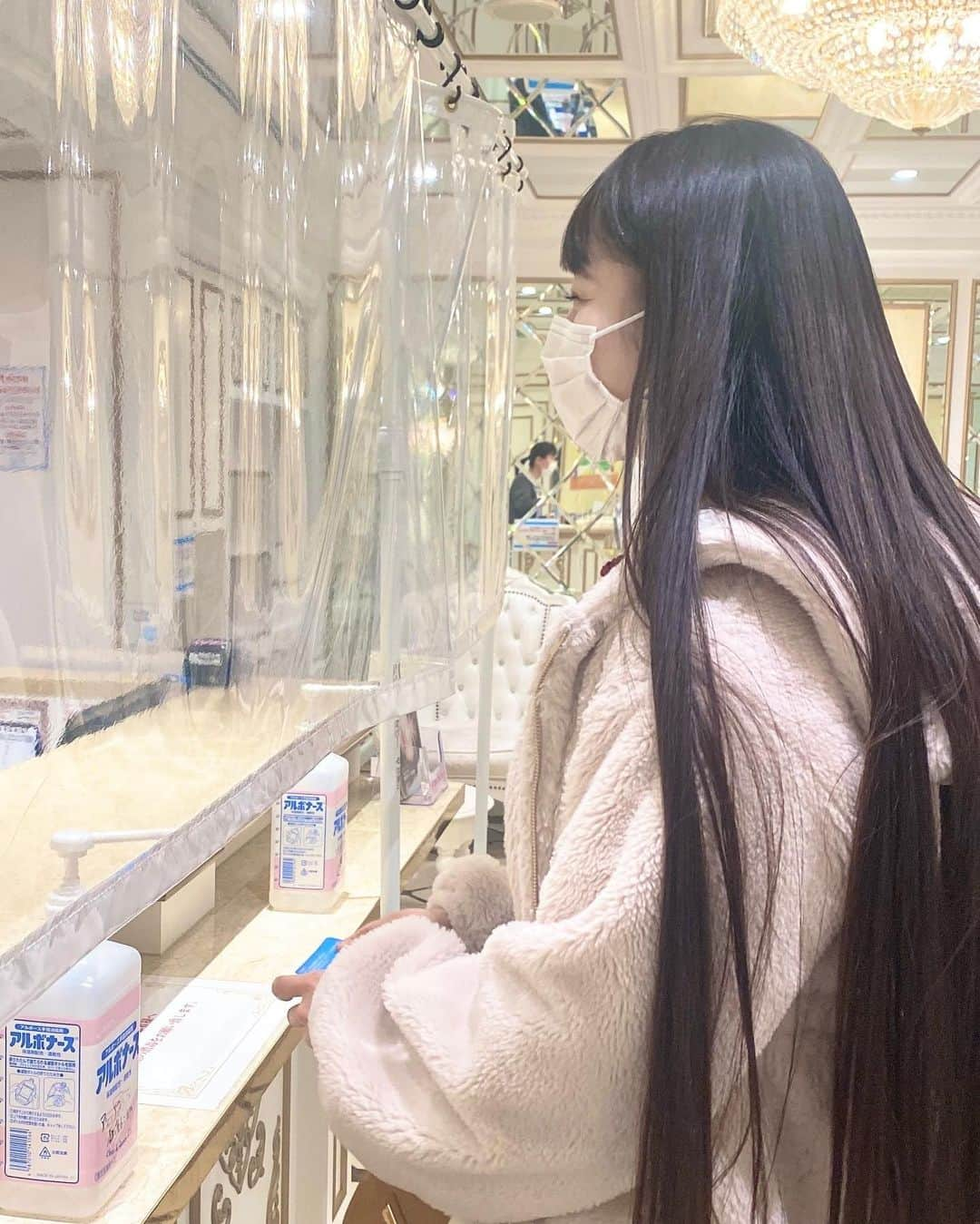 七瀬恋彩さんのインスタグラム写真 - (七瀬恋彩Instagram)「・ アリシアクリニックさんに、人生初めての脱毛をしに行ってきました!  クリニックに足を一歩踏み入れると、とってもおしゃれで素敵な空間でした!  カウンセラーの方が優しく丁寧に対応してくださり、初めての事で緊張していましたがとても話しやすかったです!  脱毛の施術は、一つ一つ丁寧に説明しながらやっていただいたのでとても安心できました!  施術中はほとんど何も感じなくて、少し温かいくらいでした。もっと時間がかかるものかと思っていましたが、あっというまに終わりました!  スタッフの皆さんとても丁寧に対応してくださり、ありがとうございました!  ※撮影中のみマスクを外しています。 #アリシアクリニック #アリシア #医療脱毛 #全身脱毛 #脱毛 #PR」1月15日 19時02分 - bgirlcocoa