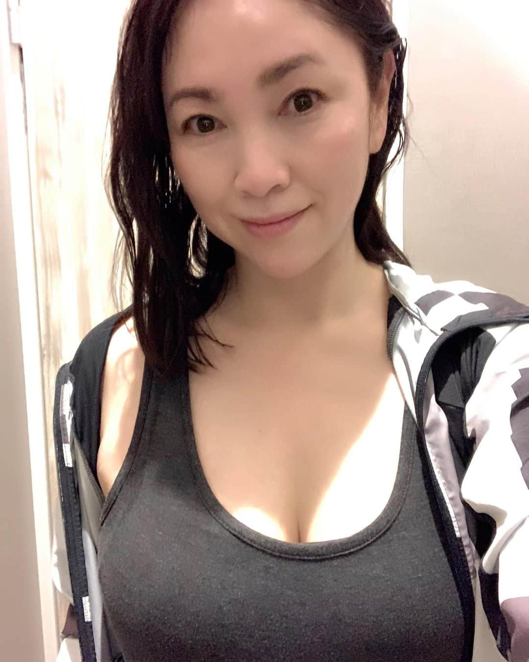 田中悦子さんのインスタグラム写真 - (田中悦子Instagram)「気分がスカッとした😘  #workout #アラフィフ女子  #アラフィフ #大人女子 #50代 #underarmour #モチベーション #やる気スイッチ #もうビール2本飲んじゃったから〜 #このあとは #半身浴 #で〆 #そして寝る」1月15日 19時02分 - etsuko.reborn25