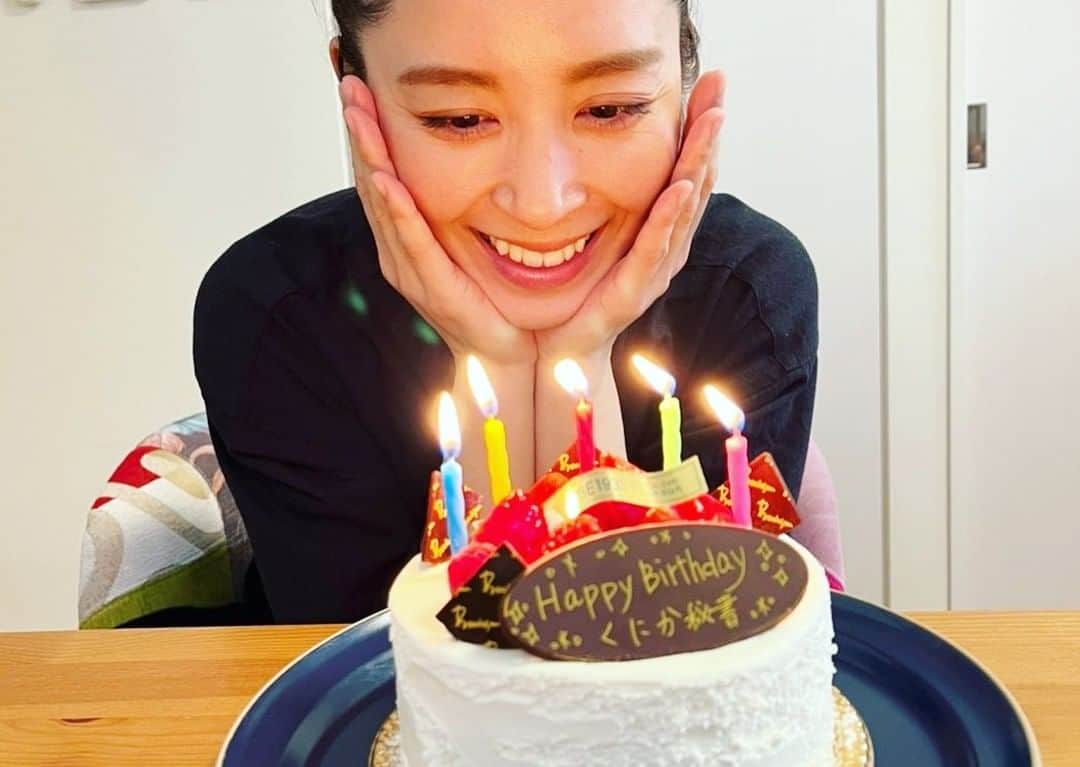 武田訓佳さんのインスタグラム写真 - (武田訓佳Instagram)「お知らせ🗣💕 ・ ・ 2022年 2月19日(土)〜20日(日) @近鉄アート館  (大阪 天王寺) ・ 舞台に立たせていただく事になりました🥰 久しぶりの生のお芝居！嬉しい🤍 ・ まだ全貌は見えてないんですが、 久馬さん作品、そしてこのメンバー。 おもしろくなる予感しかありません💓 ・ ・ 物語のタイトルは「６っ９う！」 ロッキュー と読みます☺️ ロックだそうです。 わたしも何かしら演奏する…はず？😆 準備もひっそり始めています…🤍 ・ そろそろ動き出しそう。 また稽古風景などお届けできるといいな😌 ・ ・ チケット発売開始になりました！ FANYチケットや ファミリーマートでも購入可能だそうです🎟 ぜひご一緒にロッキューしましょう😁🥳 ・ ・ 自分の写真がなさすぎて 今日のお昼の写真🤳🎂 昨日のタイガース党の帰りに スタッフさんがサプライズで用意してくださいました🥺🤍 いくつになっても嬉しい幸せ🥰 ・ 感謝だなぁ。 お仕事がんばります💪🏻❣️ ・ ・ ・ #お知らせ #🗣 #舞台 #出演します #6っ9う #ロッキュー #ザプラン9 #芝居座 #またご一緒できる幸せ #🤍 #初めましての方もわくわく #🤍 #興味のある方はぜひ🥰」1月15日 21時20分 - kunika0117