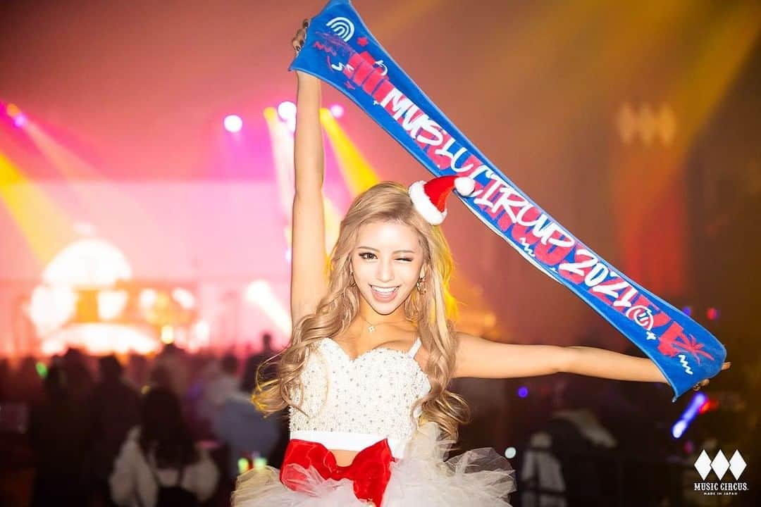 華のインスタグラム：「🎪𝐌𝐔𝐒𝐈𝐂 𝐂𝐈𝐑𝐂𝐔𝐒 𝟐𝟎𝟐𝟏🎪 . . . 初めてのミュージックサーカスに ゲストとしてお邪魔してきました🥳🎉 . とっても楽しかったです！！ 声を掛けて下さった方、関係者の皆様 本当にありがとうございました✨ . . . #musiccircus2021 #公式アンバサダー」