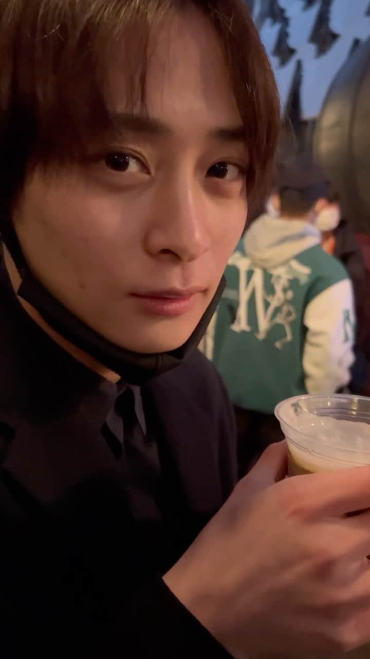 坂井翔のインスタグラム：「肌荒れ荒れなのは許してほしい  今は治ってるんだ  髭みんなも作ってみなさいなかなか難しいぞ」