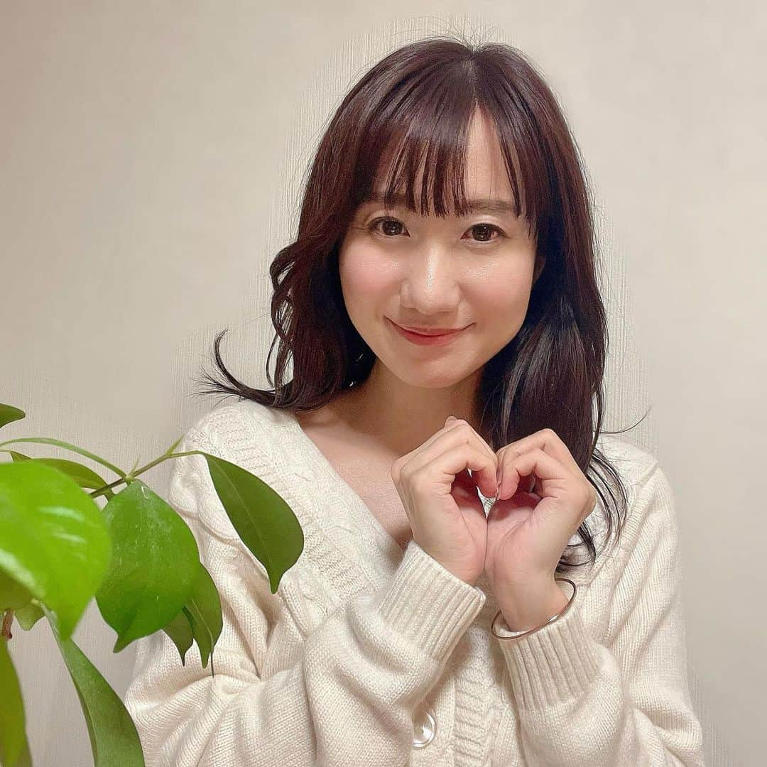 吉井明子さんのインスタグラム写真 - (吉井明子Instagram)「初インスタライブ♡ ご参加ありがとうございました☺️  皆さんと一緒の時間を共有できて、とても楽しかったです✨400人以上の方とテレビ電話？？できた！と思うとすごいですよね😆ありがたいです✨  コメントに目が追いつかず、せっかく寄せて下さったのに読めなかった方ごめんなさい😢 皆さん優しいお言葉ばかりで、本当に嬉しかったです〜☺️  また時々お話しましょう♪ そのときはよろしくお願いします✨  おやすみなさい⭐  #オフショット #初めての #インスタライブ #ありがとうございました #気象情報 #天気予報 #気象予報士 #気象キャスター#weatherforecaster #기상캐스터　#氣象主播 #吉井明子 #nhk #bs4k #bs1 #bsニュース4k」1月15日 22時50分 - akiko_yoshii_sunny_rain