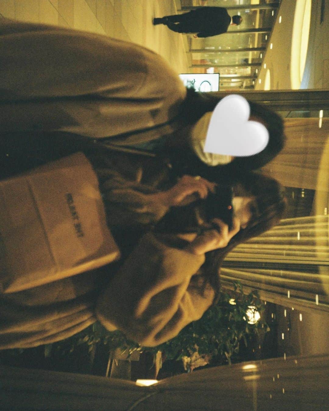 渥美友里恵さんのインスタグラム写真 - (渥美友里恵Instagram)「年末から撮っていたフィルムたち🎞 ちゃんとデータになっているかどうかドキドキしてしまう… ⁡ まだ焦点を合わせるのが難しく、勉強中です ⁡ あとはブッラータチーズのカプレーゼ（写真5枚目）やリコッタチーズのサラダ…と チーズブームが最近はきています🫕 オシャレな響き！でも簡単！ありたがたい！ まだまたチーズブームは続きそう ⁡ ⁡ そんな1月です 体調に気をつけていきましょうね☺︎ ⁡  #filmcamera  #フィルムカメラ」1月15日 23時11分 - yurie_atsumi_