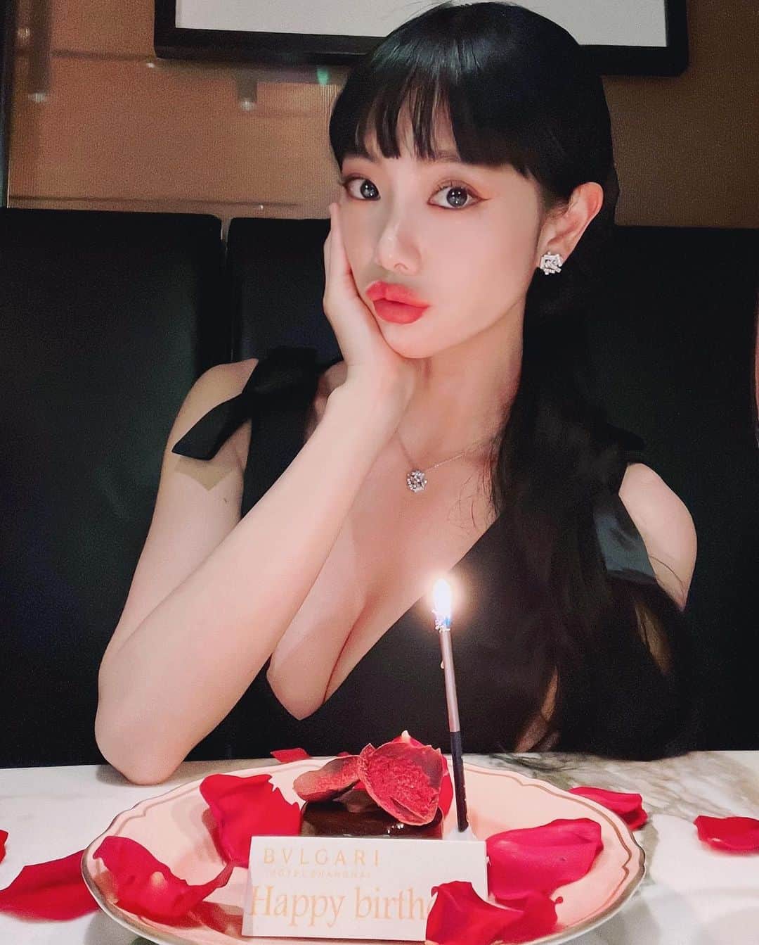 クララのインスタグラム：「It’s my #BIRTHDAY #🎂 #HAPPINESS #❤️」