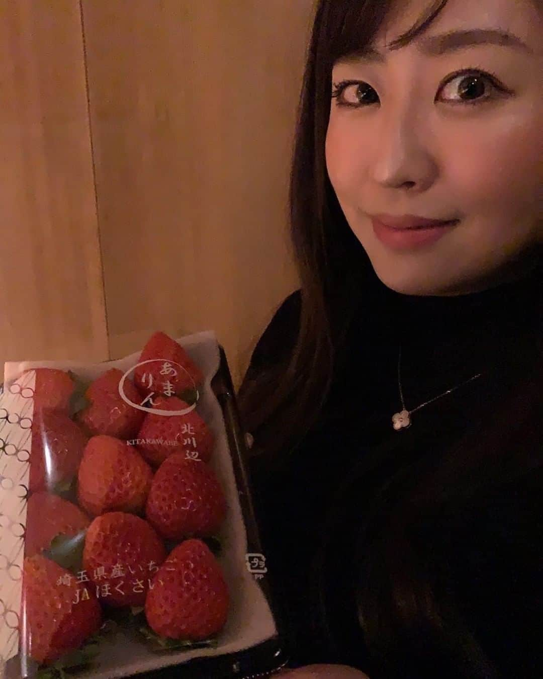 水樹たまさんのインスタグラム写真 - (水樹たまInstagram)「埼玉の苺🍓美味しいーーー🥰 名前もかわいいね！  #あまりん #埼玉県 #埼玉大好き #いちご #苺 #やきとり #ぽっちゃり女子  #むちむちボディ  #よくたべる #食べるの大好き  #お酒大好き  #草莓  #followｍe  #strawberry」1月16日 0時22分 - mizukitama