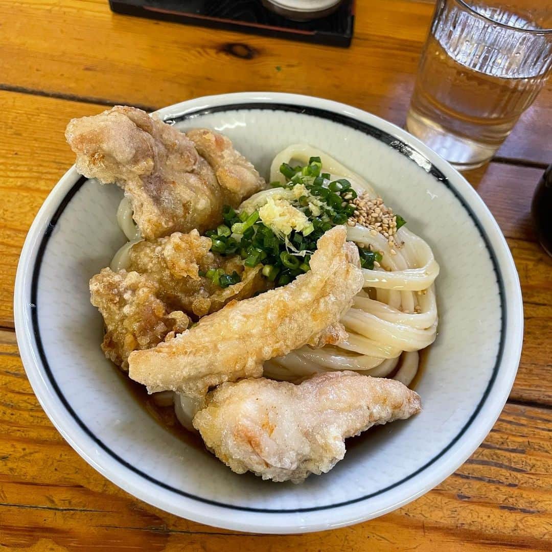 橘田いずみさんのインスタグラム写真 - (橘田いずみInstagram)「Day9  #香川 #うどん県   #栗林公園 が美しかった✨🥰 そしてこんな綺麗な金色の鯉にも初めて会った。  神戸からフェリーに乗り込み帰国へ🚢遂に四国上陸！！  うどん県で、うどん巡りまくった2日間。  #麦蔵 が群を抜いて美味しかった♨️🤩  本当は直島とかに行きたかったんだかど、平日は美術館も何処も閉まってた🥲🥲🥲  事前の調べも大事だったな😂」1月16日 0時35分 - kitta123_gyoza