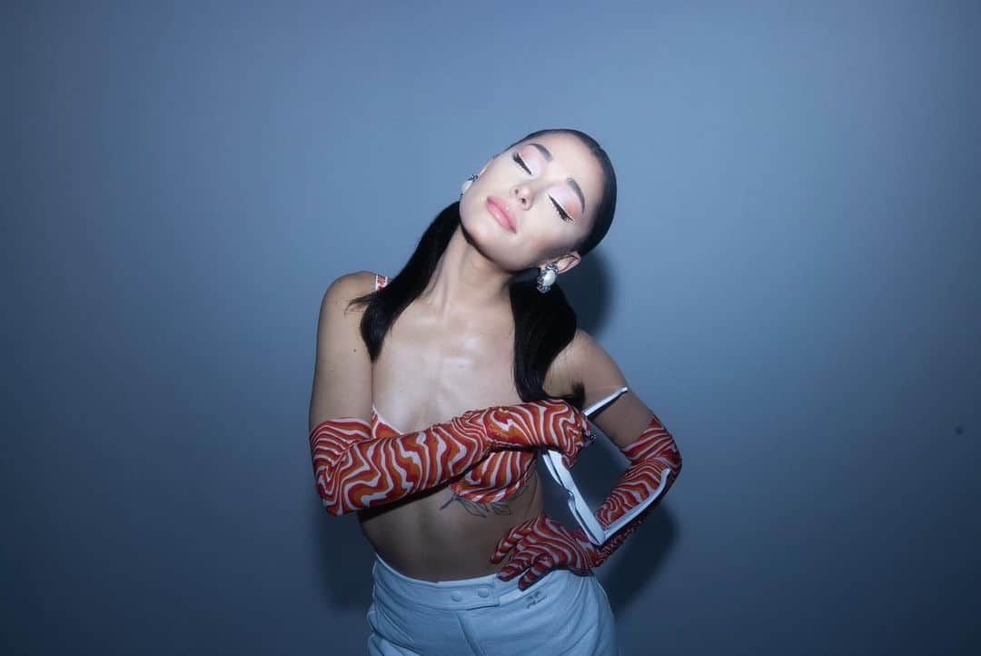 アリアナ・グランデさんのインスタグラム写真 - (アリアナ・グランデInstagram)「some chapter 1 things @r.e.m.beauty 🌬」1月16日 2時05分 - arianagrande