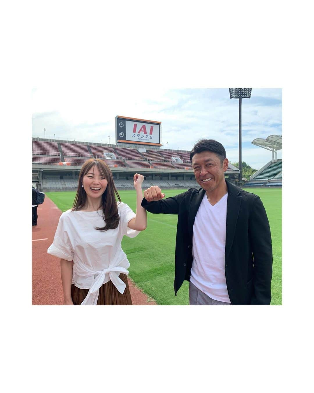 森直美のインスタグラム：「ノボリさん、エスパルスユースの監督就任おめでとうございます！そして今月いっぱいで16年間MCを務めたスポーツパラダイスを卒業されると発表がありました。 番組の中では優しくて面倒見の良いノボリさん。サッカーとなるととても情熱的でストイックで真面目。そんなノボリさんのもとでエスパルスの未来を背負う選手たちがどんどん育っていくことに期待しかありません✨  私は9年間、一緒に番組をやらせていただいて、たくさんのことを教えてもらいました😊お陰でゴルフも上達しました😁本当に感謝しています！どっちが先に番組を卒業するのかなぁなんて話していましたが、これで2人とも卒業ですね。落ち着いたら、卒業式と同窓会と決起集会とやりましょう😆  ミスターエスパルスの今後と、大好きなスポーツパラダイスの今後を楽しみにしています。  #澤登正朗#森直美#スポパラ#エスパルス」