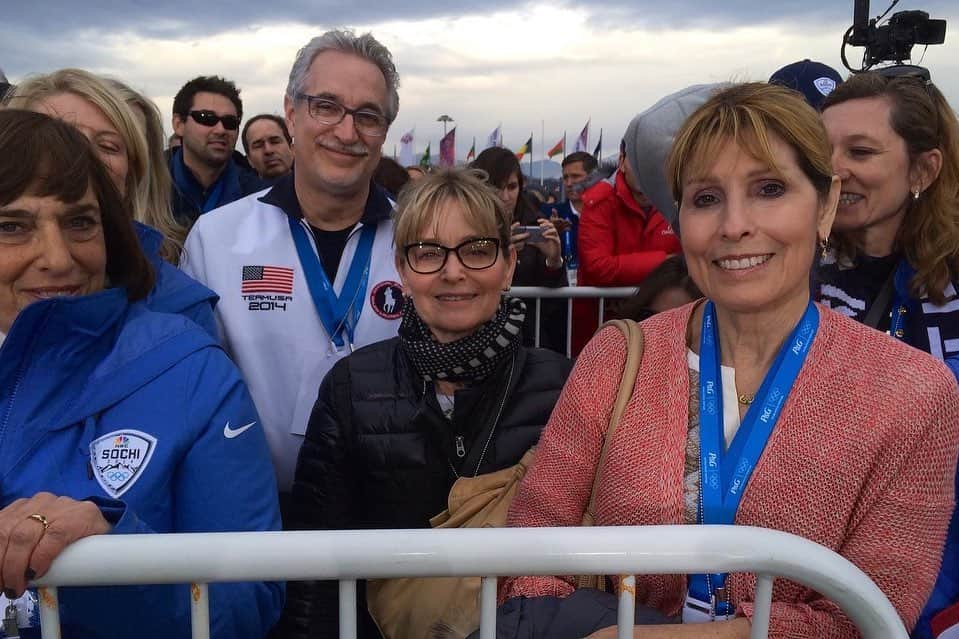 メリル・デイヴィスさんのインスタグラム写真 - (メリル・デイヴィスInstagram)「The first two photos in my Favorites Album. 🤍 - Love this picture of our parents in the Sochi Today Show Plaza; unwavering in their love and support every single step of the way.  - Wishing all of the hardworking athletes from around the world a fulfilling, healthy, calm and productive 20 days until the Games! Take it all in, my friends! ✨ ••• #teamusa #beijing2022 #favorites #latergram #instagood」1月16日 9時10分 - meryledavis