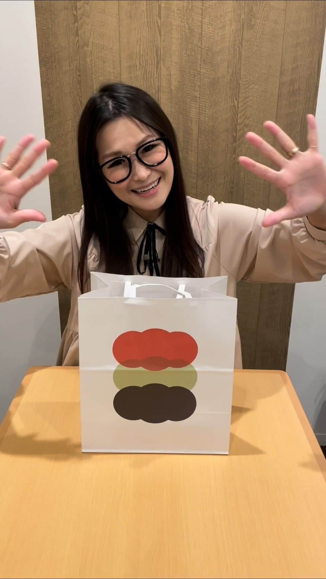 ギャル曽根のインスタグラム：「私も娘も大好きなフルーツ大福をいただきました😭❤️❤️ありがとうございます😭👏🏻✨」