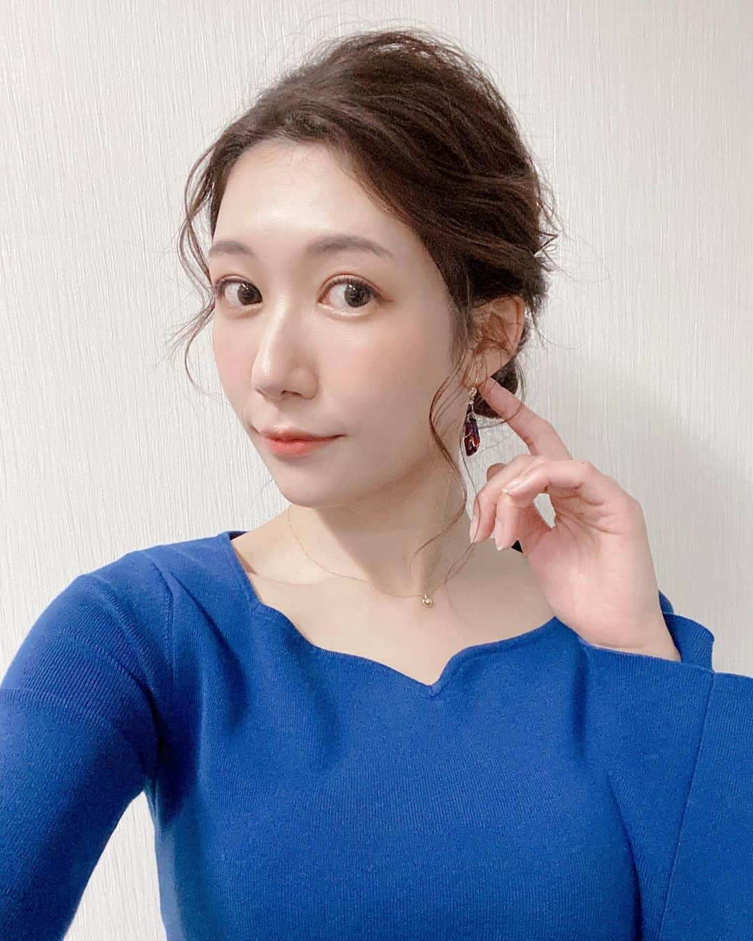 穂川果音さんのインスタグラム写真 - (穂川果音Instagram)「hairstyle  アップヘアだよ！  #hairstyle #hairarrange #アップヘア　#アベプラ　#abematv #アップスタイル　#イヤリング　#earrings   #穂川果音  #気象予報士　#下めアップ  #綺麗めアレンジ 　#まとめ髪　#お天気キャスター」1月16日 12時01分 - hokawakanonn