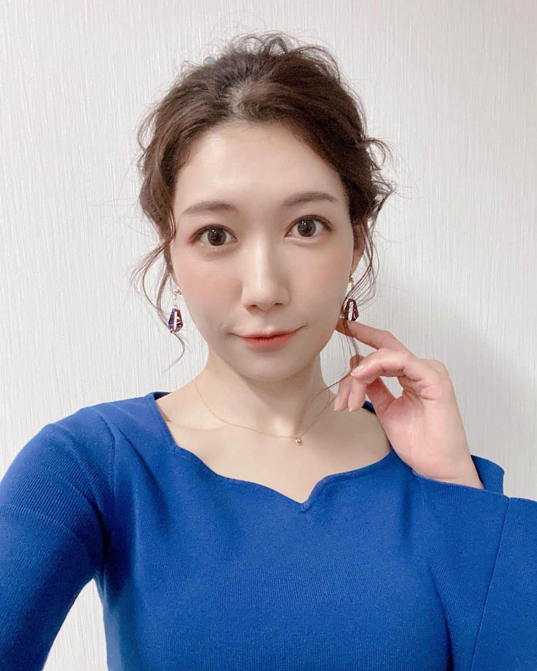 穂川果音さんのインスタグラム写真 - (穂川果音Instagram)「hairstyle  アップヘアだよ！  #hairstyle #hairarrange #アップヘア　#アベプラ　#abematv #アップスタイル　#イヤリング　#earrings   #穂川果音  #気象予報士　#下めアップ  #綺麗めアレンジ 　#まとめ髪　#お天気キャスター」1月16日 12時01分 - hokawakanonn