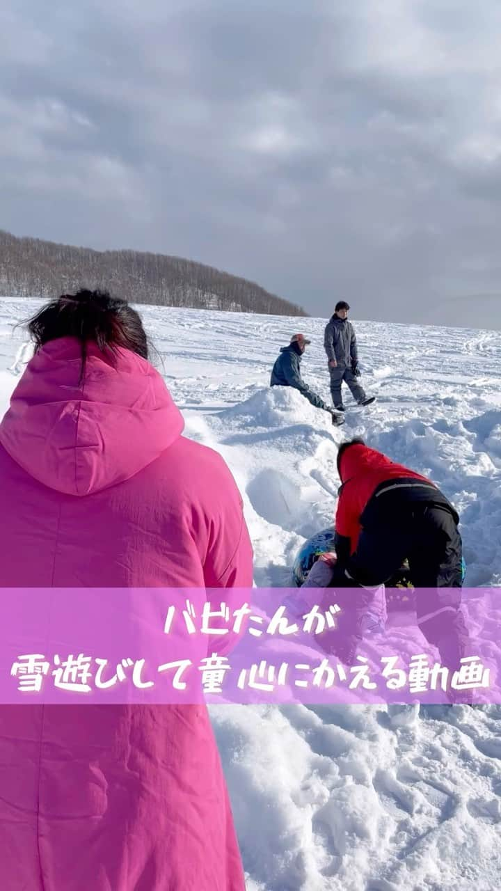 バービーのインスタグラム：「地元栗山町の農家友達に年始のご挨拶🤝 どさんこ農家の雪遊び、本気すぎ😂😂😂😂😂😂😂😂😂😂😂 #お正月 #スノーモービル #雪遊び  #栗山町 #農家の遊び #スケール #桁違い」