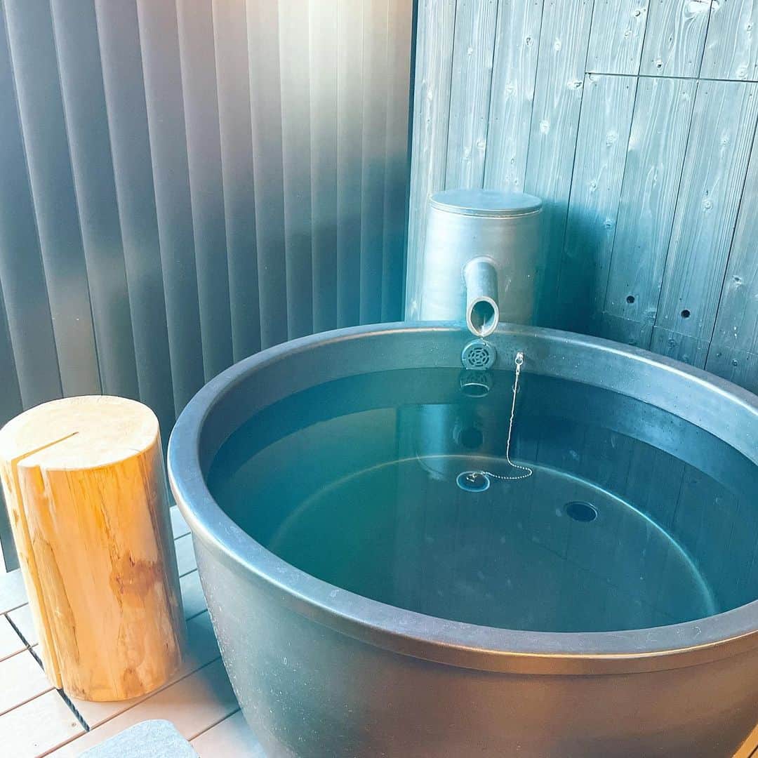 山岡実乃里のインスタグラム：「定期的に温泉行きたくなる♨️🧖‍♀️  #熱海 #温泉 #熱海花火大会  #温泉旅行 #熱海グルメ  #atami #sokiatami #onsen」