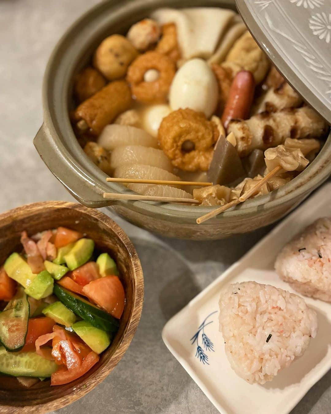 西原愛夏のインスタグラム：「時差すたぐらむ( ´ཫ`) お友達とおでんぱーてぃー🍢💛  #まなか飯 #まなかご飯  ✧*̣̩⋆̩ｰｰｰｰｰｰｰｰｰｰｰｰｰｰｰ最新告知ｰｰｰｰｰｰｰｰｰｰｰｰｰｰｰｰｰｰｰｰｰｰ✧*̣̩⋆̩☽  【1月】✩随時更新していきます✩ 1 AbemaTV ミッドナイト競輪 2 AbemaTVミッドナイト競輪 10 AbemaTV ミッドナイト競輪 12 AbemaTVミッドナイト競輪 15 AbemaTVミッドナイト競輪 17 週刊ポスト グラビア掲載 24 ？？？？ 29 『鏡の中の私』リリースイベント in ソフマップAKIBA パソコン・デジタル館8F   ✧*̣̩⋆̩☽⋆ｰｰｰｰｰｰｰｰｰｰｰｰｰｰｰｰｰｰｰｰｰｰｰｰｰｰｰｰｰｰｰｰｰｰｰｰｰｰｰ✧*̣̩⋆̩☽⋆゜  🌟平塚競輪場イメージキャラクター  🌟エレアリーナイトブラ 公式モデル ‪‪🌟パチンコ新台 『暴れん坊将軍』演出ドラマ ー お紗江役 🌟4月2日 劇場公開 映画｢ホムンクルス｣ 女子高生役 🌟6月4日 劇場公開 映画｢グレーゾーン｣ 黒崎一葉役 🌟小学館 ｢月刊＋｣ 電子写真集 発売中 🌟sabra net グラビア掲載中 (電子写真集) 🌟1~5th DVD 発売中 🌟Amazonプライム 『なぎスケ！2』42.43話 🌟LINEスタンプ『歯科衛生士アイドル西原愛夏』発売中  ✧*̣̩⋆̩☽⋆ｰｰｰｰｰｰｰｰｰｰｰｰｰｰｰｰｰｰｰｰｰｰｰｰｰｰｰｰｰｰｰｰｰｰｰｰ✧*̣̩⋆̩☽⋆゜  ･ブランド 『M collection』🥀 Instagram (@m.collection2020 )  ･YouTube 『まなかチャンネル』で検索🔎  ･Twitter🕊 manakanishihara で検索🔎  ･✧*̣̩⋆̩☽⋆ｰｰｰｰｰｰｰｰｰｰｰｰｰｰｰｰｰｰｰｰｰｰｰｰｰｰｰｰｰｰｰｰｰｰｰｰ✧*̣̩⋆̩☽⋆゜  #西原愛夏#歯科衛生士#現役歯科衛生士  #歯科衛生士タレント#歯科#白衣#タレント#グラビア#アイドル#女優#コスプレ#Cosplay#talent#Japaneseidol #japanesegirl#dentalhygienist #탤런트#아이돌 #치과위생사 #치과 #日本女星#天赋#偶像#アパレルブランド#アパレルオーナー#McollectionR#プロデュースブランド」