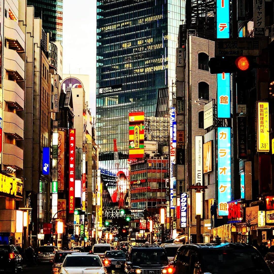 尾崎将也のインスタグラム：「見慣れた渋谷の風景を加工してみました。♯渋谷」