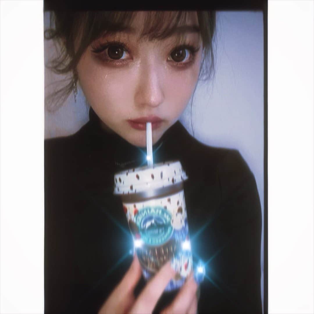 おもてちゃんのインスタグラム：「光線〜🍪🍪☃️^_−☆☕️」