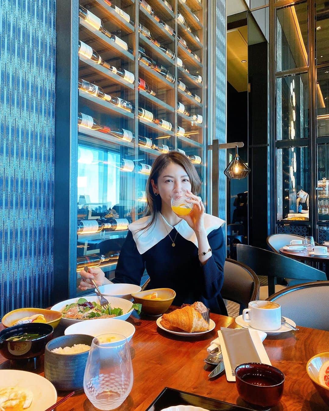 美香さんのインスタグラム写真 - (美香Instagram)「食べて休んで 午後と夜はプールな週末🏊‍♀️  ワンピースは大好きな @celford_official   #ホテルライフ」1月16日 18時01分 - mikaofficial99