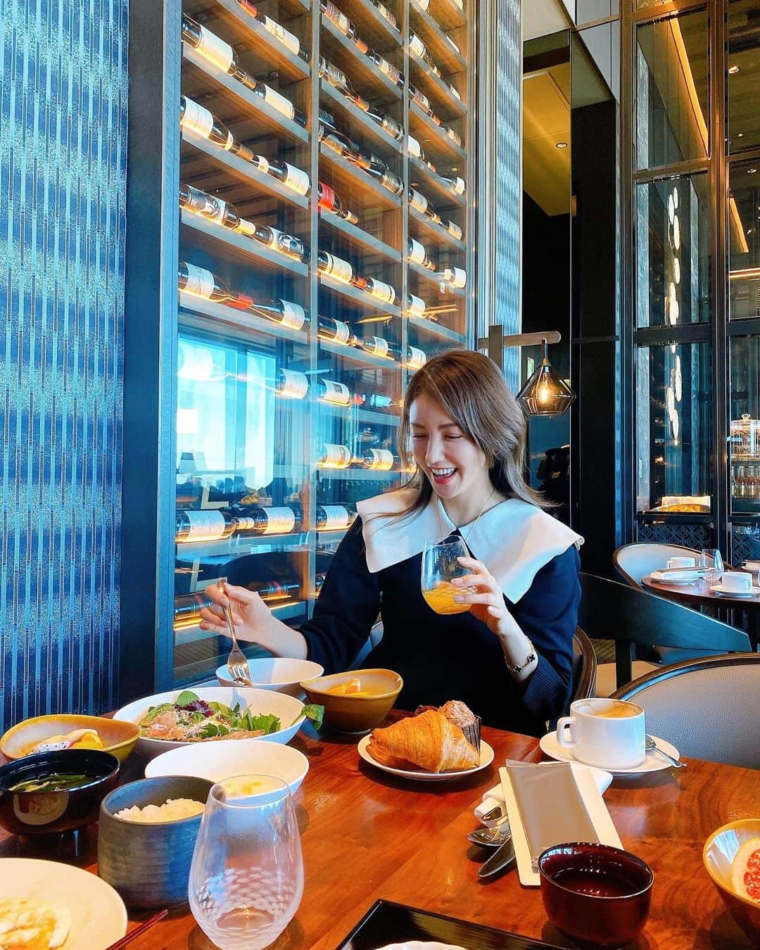 美香さんのインスタグラム写真 - (美香Instagram)「食べて休んで 午後と夜はプールな週末🏊‍♀️  ワンピースは大好きな @celford_official   #ホテルライフ」1月16日 18時01分 - mikaofficial99