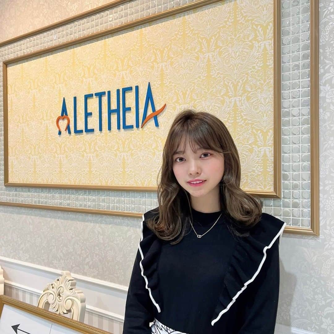 横山キラのインスタグラム：「アリシアクリニック銀座６丁目院で医療脱毛受けてきました！  受付に入った瞬間、店内が可愛くて驚きました🥰  素敵なパウダールームもあって、施術後のメイク直しもできるのが便利だと思いました！  脱毛中はほとんど痛みが無く、アフターフォローもしっかりしていて安心できました✨  ※撮影中のみマスクを外しています！  #アリシアクリニック #アリシア #脱毛 #医療脱毛 #全身脱毛 #銀座 #pr」