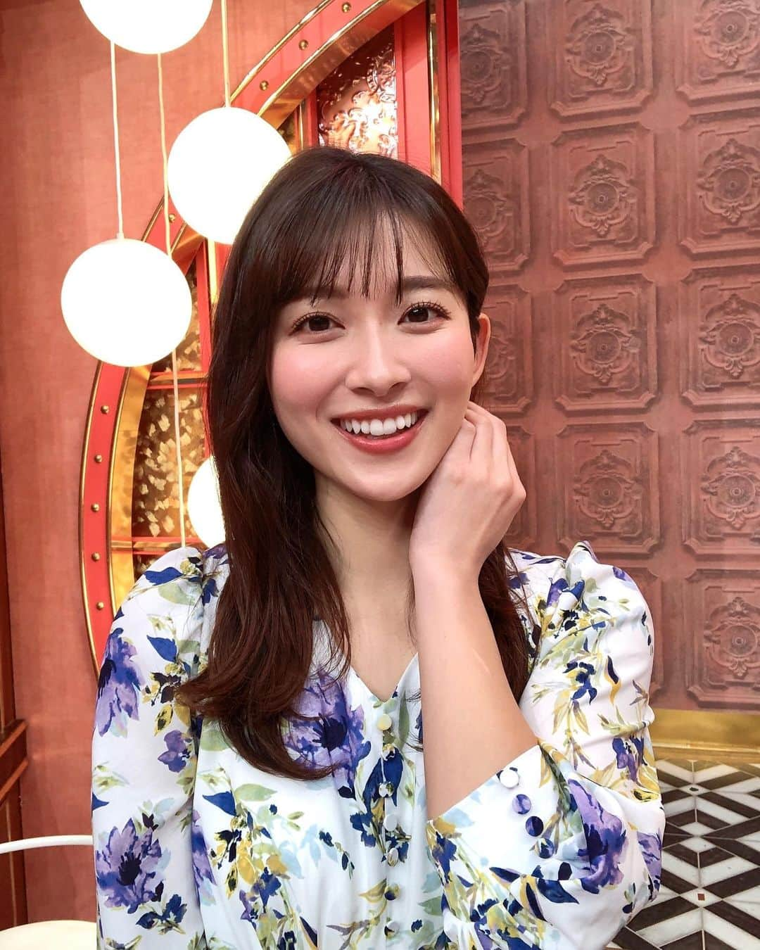 山本里菜さんのインスタグラム写真 - (山本里菜Instagram)「. 今日もサンデージャポン ご覧いただきありがとうございました😊✨  今日はもう１つお仕事がありました🐯💕またお知らせ致します☺️ 楽しかったなぁ😆🥨  one-piece...And Couture shoes...DIANA  #サンジャポ　#サンデージャポン　#ワンピース　#柄ワンピース #花柄ワンピース #ヘアアレンジ　#山本里菜」1月16日 19時35分 - rinayamamoto_0622