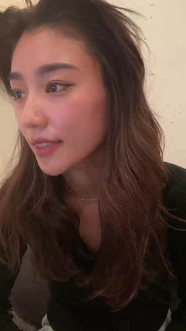 松本優のインスタグラム：「みんな見てくれてありがとう🖤 おすすめのコスメ 使ってよかったもの 自分なりの使い方などあったら #yumake💄 このタグをつけて フィードに投稿してくれたら嬉しいです🧚🏼 . 今後ファンの子と おすすめなコスメとか 使い方など共有していくね🙋‍♀️ . 私のおすすめも載っけるし ファンの子達が 交流できたら嬉しい限り❤️‍🔥 タグつけてくれたら 見に行くので、みんな載っけてね💄 .」