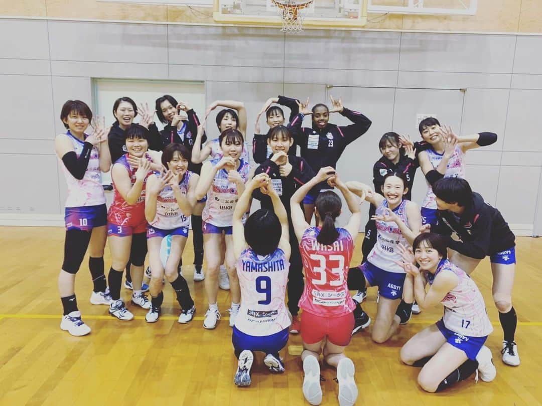 鍋谷友理枝のインスタグラム：「2022.01.16  今週からリーグが再開しました🏐 今週もたくさんのご声援ありがとうございました⭐️ 来週に向けてまた全員で頑張ります！  9勝目は、 「君の彼氏になりたい」の9時です⛄️💛  #vリーグ  #バレーボール  #pfuブルーキャッツ  #snowman」