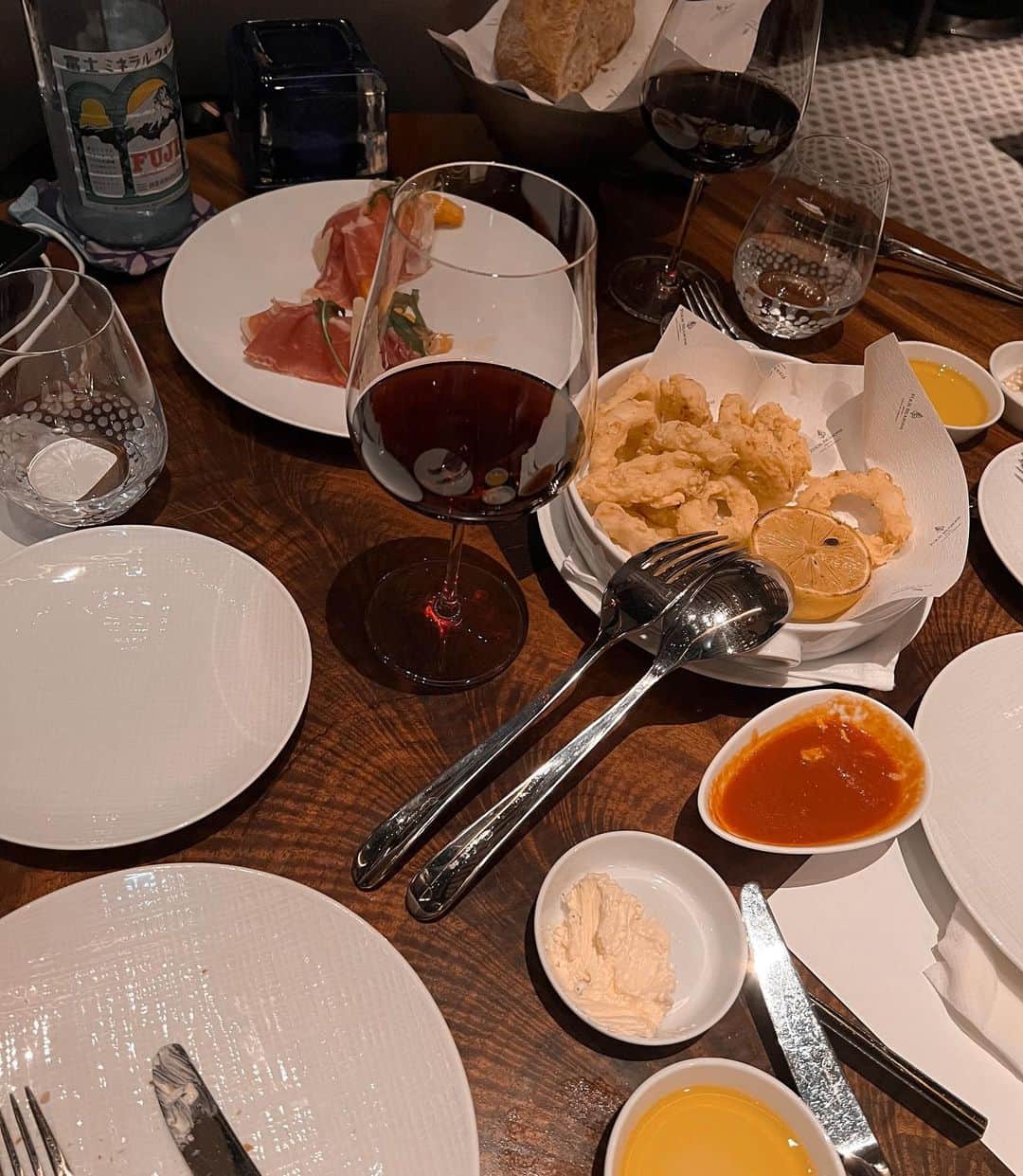 佐藤マクニッシュ怜子さんのインスタグラム写真 - (佐藤マクニッシュ怜子Instagram)「date night 🖤  最近の美味しかったデートディナーたち🍽 私も彼も食べるのが大好きだから、一緒に住んでても毎週デートの日を作って、おしゃれして美味しいものを食べにいくの🤤 楽しみを作るって大事✨」1月16日 19時51分 - reikoofficial