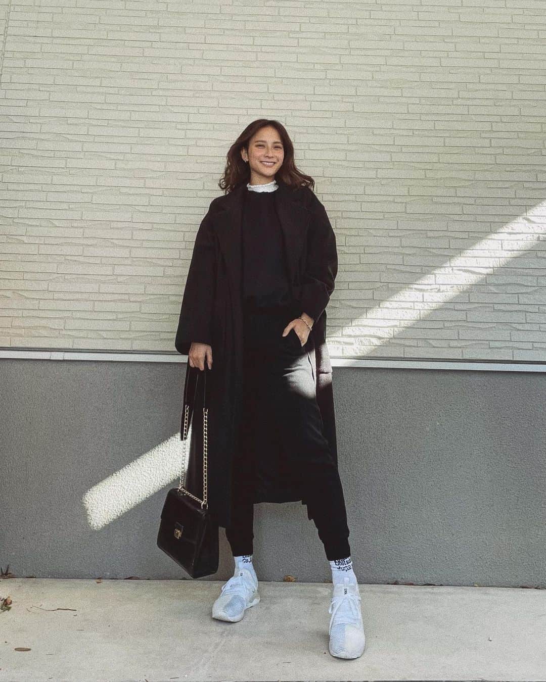 小屋春菜のインスタグラム：「仁王立ちOOTD  レイヤードのインナーまたそれかよそれしか無いのかよって思いますよね そうこれしか無いんです　お世話になって3シーズンめ　最初のシーズンがぴったりめで好きだったけど🤫  #OOTD」