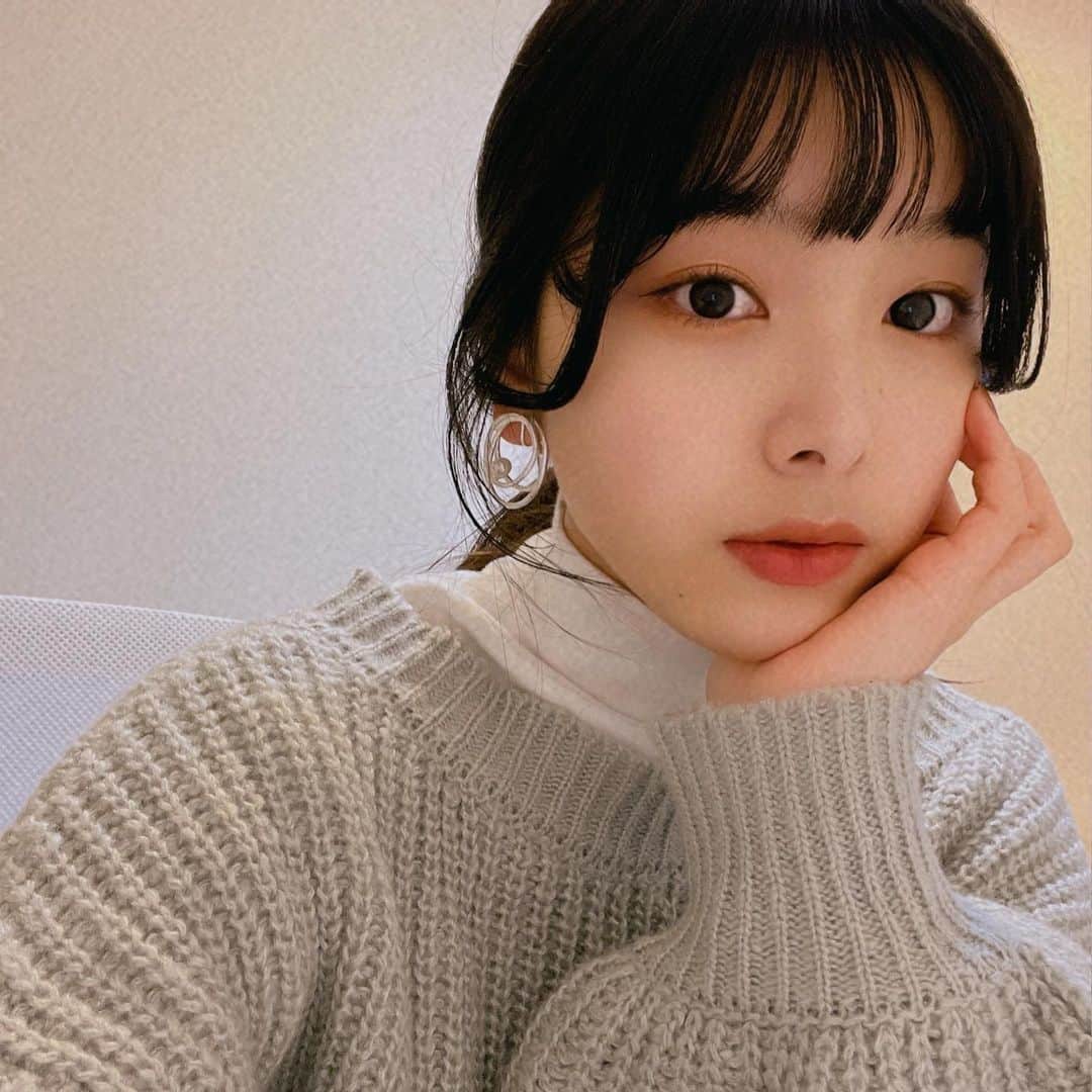 のインスタグラム：「今年の冬はほとんどニットしか着てない ニット最強！ ・ #セルフィー #selfie」