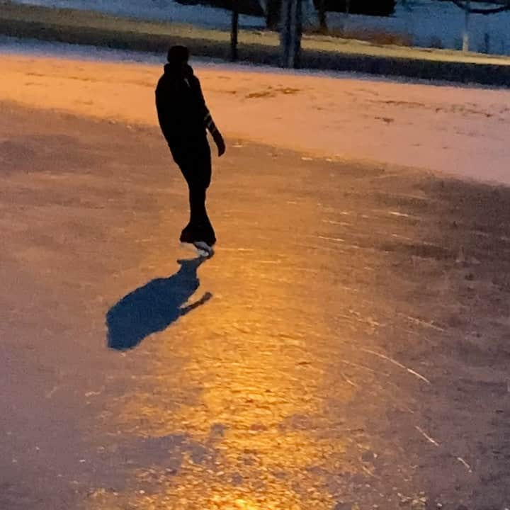 ブルックリー・ハンのインスタグラム：「🌪⛸Outdoor Twizzles > All Other Twizzles ⛸🌪  It has been brutally cold this week, but this is definitely a perk」